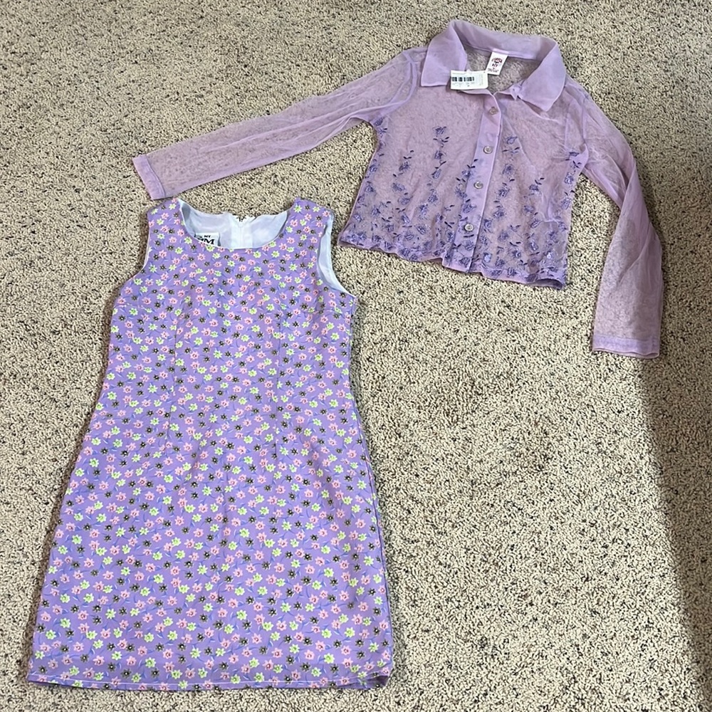 Girls 100% polyester dress, size 10!  Excellent condition! Dressy or casual.